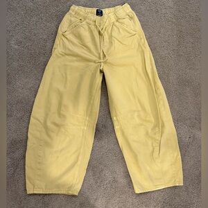 GAP. Ultra soft Yellow Denim Pants. XS